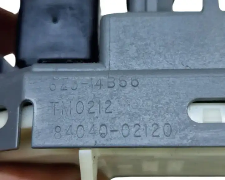 Toyota Auris E180 (2012 - 2018) 8404002120 Кнопка стеклоподъемников — фото 6