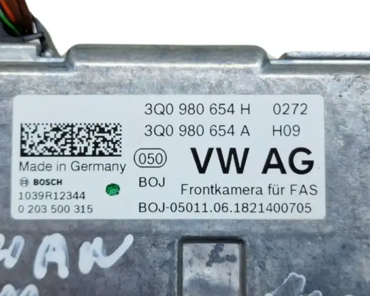 Volkswagen Tiguan (2016 - 2020) 3Q0980654H Камера в лобовом стекле — фото 6