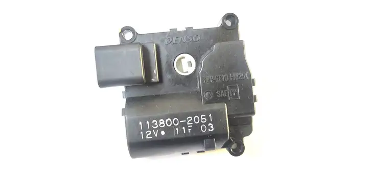 Toyota Corolla E120 E130 (2004 - 2007) 1138002051 Двигатель задвижки потока воздуха — фото 1