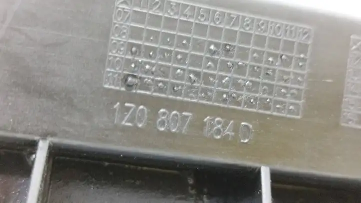 Skoda Octavia Mk2 (1Z) (2004 - 2013) 1Z0807184D Кронштейн переднего бампера — фото 2