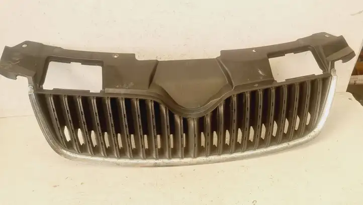 Skoda Praktik 5J8 (2007 - 2014) 5JD853651A Верхняя решетка радиатора — фото 1