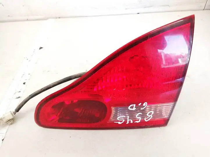 Toyota Avensis Verso (2001 - 2004) Задний фонарь в крышке багажника — фото 1