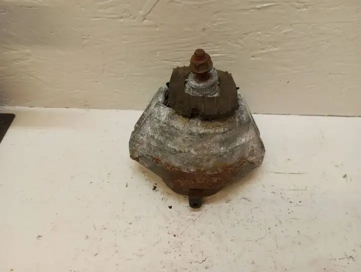 BMW 5 E60 E61 (2004 - 2010)  6774619 Подушка двигателя