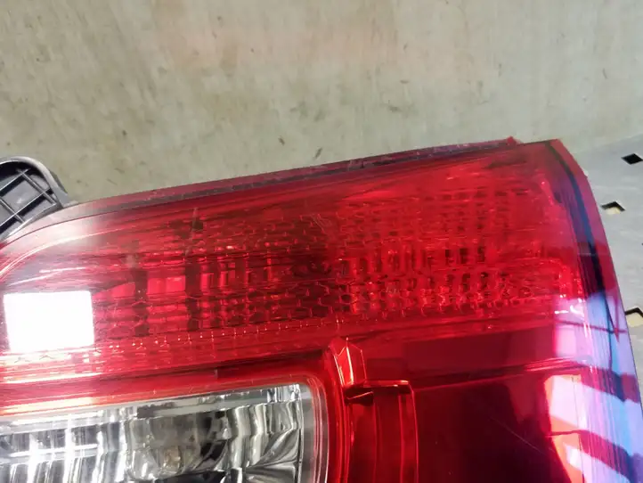 Subaru Outback (2009 - 2014) 13220072 Задний фонарь в крышке багажника — фото 1
