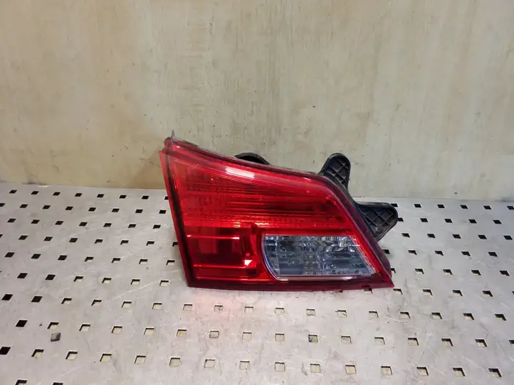 Subaru Outback (2009 - 2014) 13220072 Задний фонарь в крышке багажника — фото 1
