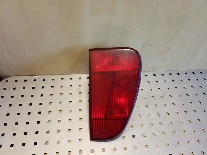 Fiat Ulysse (1994 - 2002) Задний фонарь в крышке багажника — фото 1