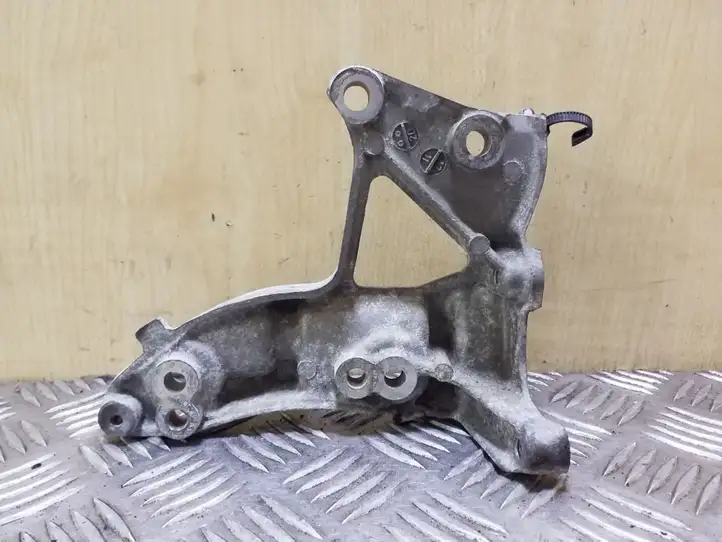 Ford Focus (2011 - 2015) 9653249480 Кронштейн генератора — фото 3