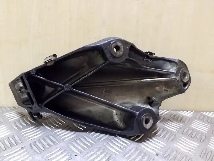 BMW X5 E70 (2006 - 2013) 2211677267902 Кронштейн двигателя — фото 2