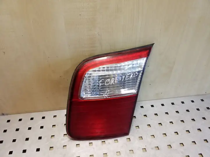 Subaru Forester SF (2000 - 2003) 22620697 Задний фонарь в крышке багажника — фото 1