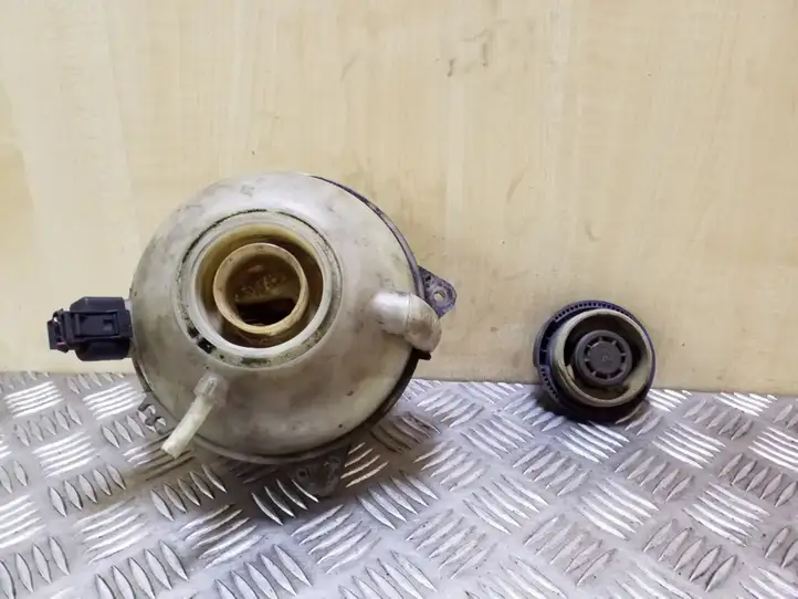 Skoda Octavia Mk1 (1U) (1996 - 2004) 1J0121403B Расширительный бачок — фото 4