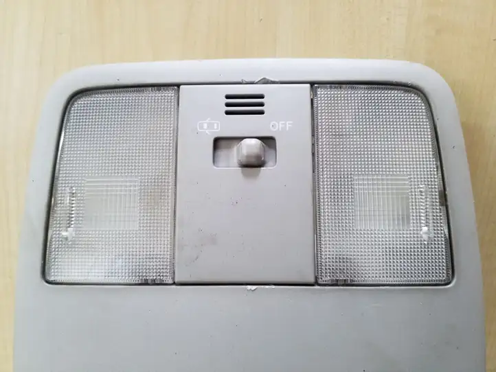 Toyota Avensis T270 (2009 - 2012) 6340142020 Передняя подсветка — фото 4