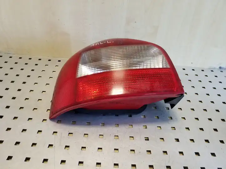 Audi A3/S3 8L (2000 - 2003) 8L0945095B Задний фонарь в кузове — фото 2