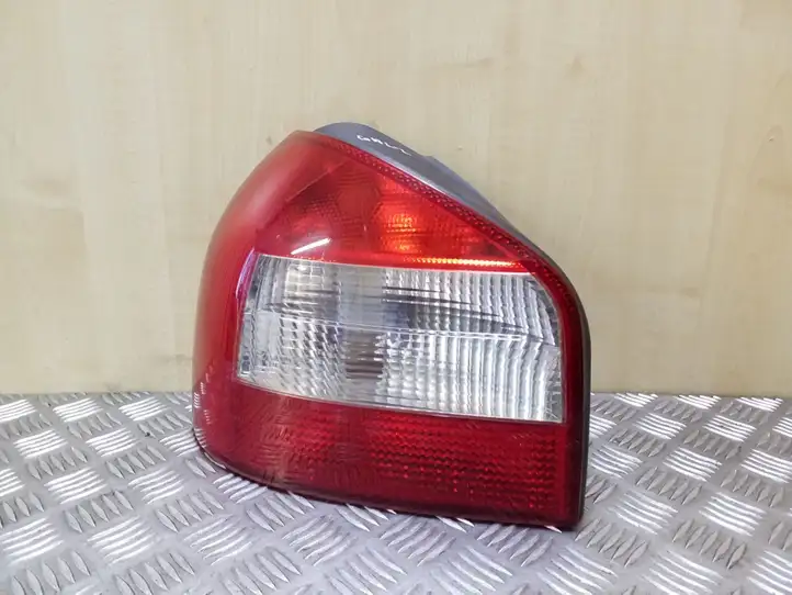 Audi A3/S3 8L (2000 - 2003) 8L0945095B Задний фонарь в кузове — фото 1