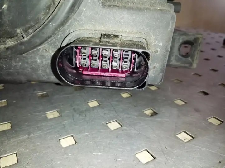 Volkswagen Crafter (2006 - 2016) 24768900 Передняя фара — фото 4