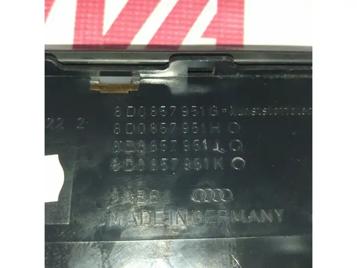 Audi A8 S8 D3 4E (2005 - 2007) 8D0857951G Передняя пепельница — фото 3