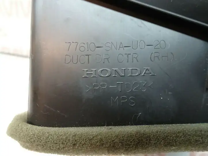 Honda Civic (2006 - 2011) 77610-SNA-U0-20 Центральный воздушный дефлектор — фото 5