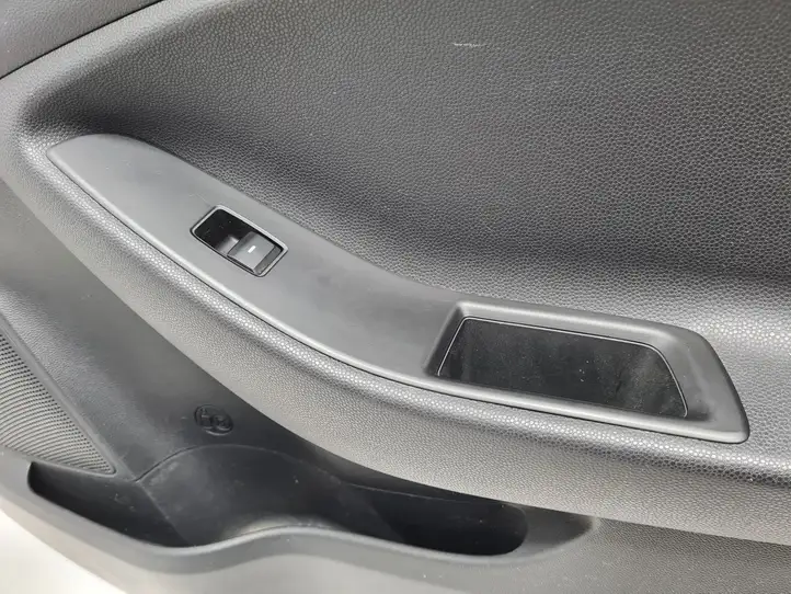 Hyundai i20 (GB IB) (2014 - 2018) 82320C8010 Обшивка передней двери — фото 3