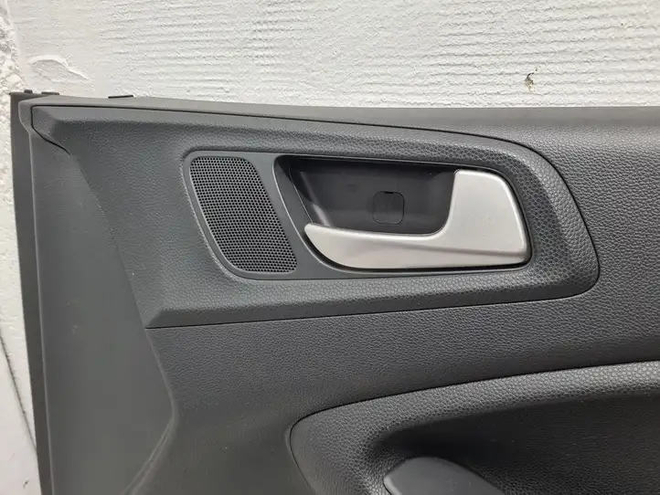 Hyundai i20 (GB IB) (2014 - 2018) 82320C8010 Обшивка передней двери — фото 5