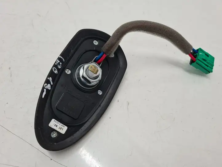 Hyundai i20 (GB IB) (2014 - 2018) GPS антенна — фото 3