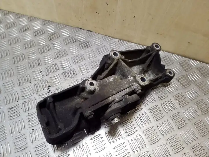 Nissan Primastar (2001 - 2014) 117109477 Кронштейн генератора — фото 2