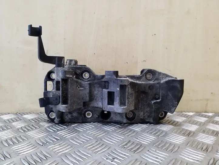 BMW 3 F30 F35 F31 (2012 - 2018) 11168506863 Кронштейн генератора — фото 1