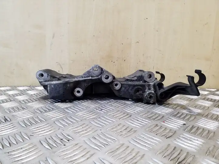 BMW 3 F30 F35 F31 (2012 - 2018) 11168506863 Кронштейн генератора — фото 2