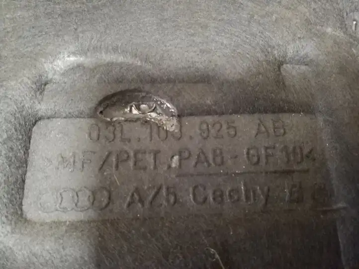 Audi A6 C7 (2011 - 2014) 03L103925 Крышка двигателя декоративная — фото 3