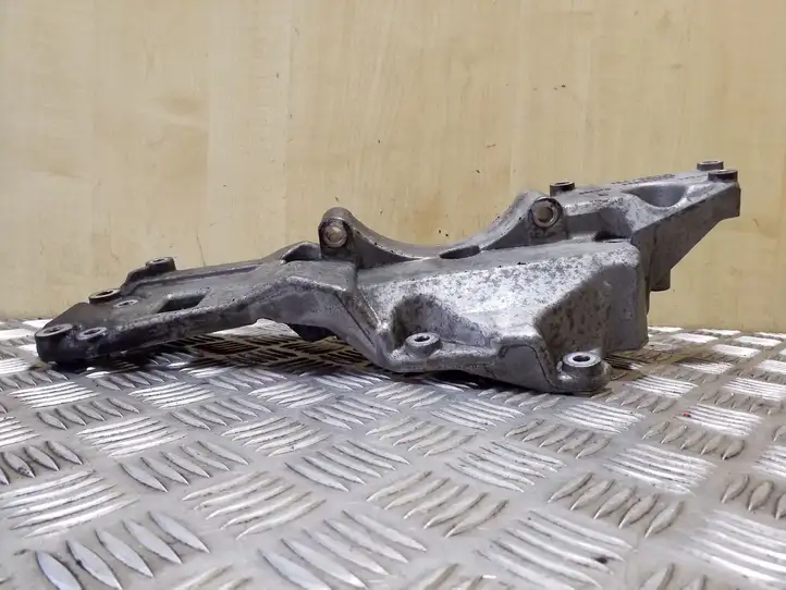 Land Rover Freelander 2 - LR2 (2006 - 2010) 9661310080 Кронштейн генератора — фото 4