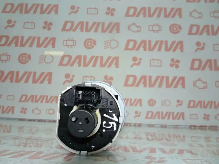 Skoda Octavia Mk2 (1Z) (2004 - 2013) 1Z0941431B Включатель фонарей — фото 3