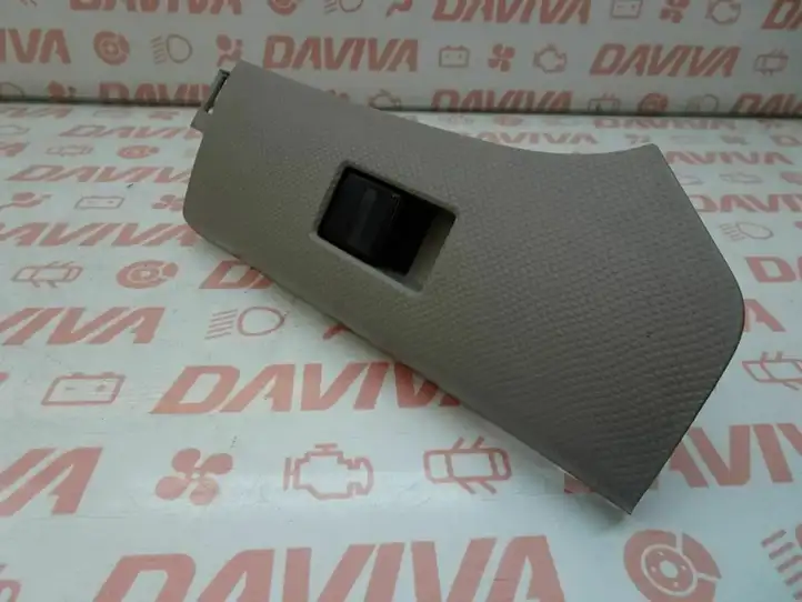 Toyota Yaris (2009 - 2012) 74232-0D090 Накладка кнопки стеклоподъемника — фото 1