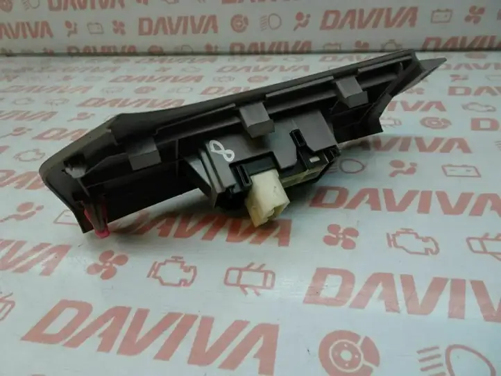 Toyota Yaris (2009 - 2012) 74232-0D090 Накладка кнопки стеклоподъемника — фото 3