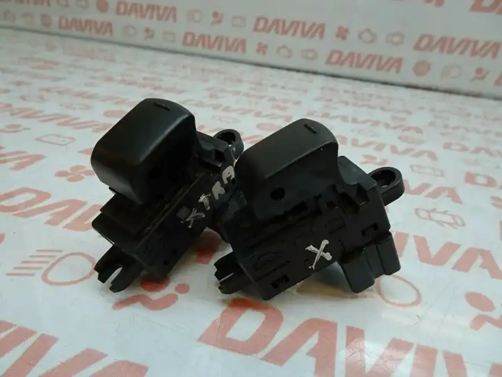 Nissan X-Trail T31 (2007 - 2014) 25411JG000 Блок кнопок стеклоподъемников — фото 1