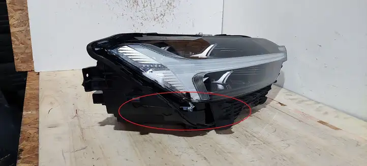 Volvo XC60 (2017 - ) Передняя фара — фото 2