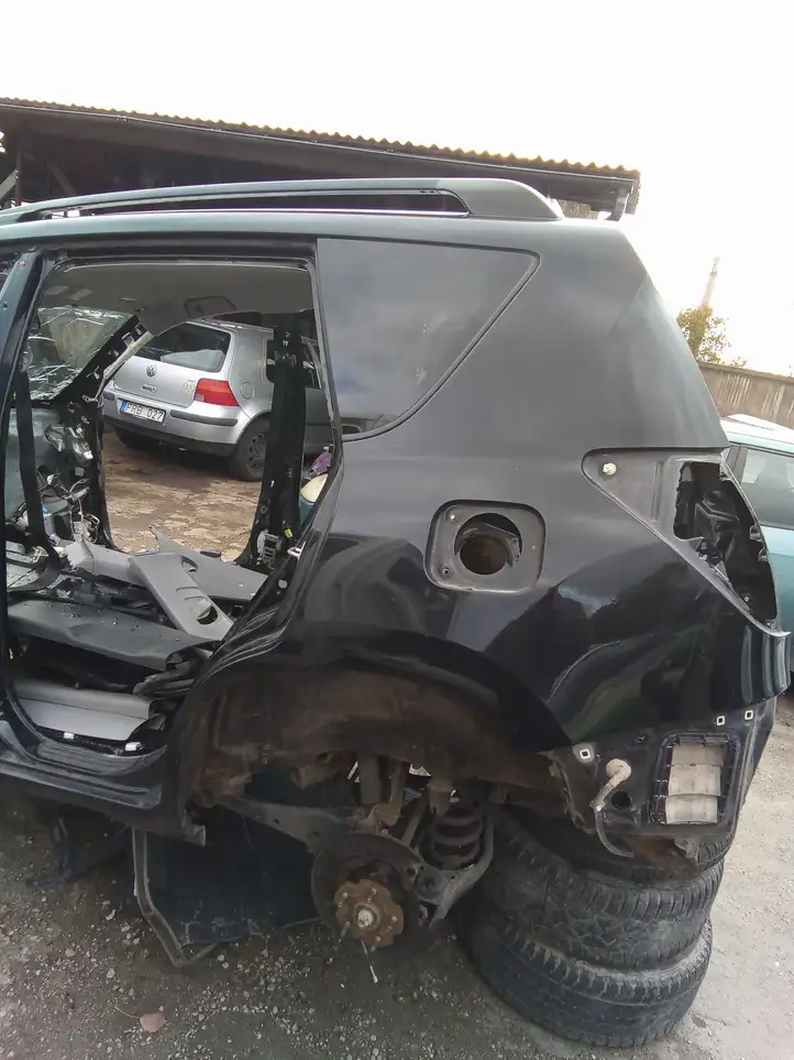 Toyota RAV 4 (XA30) (2006 - 2016) Задняя четверть — фото 1