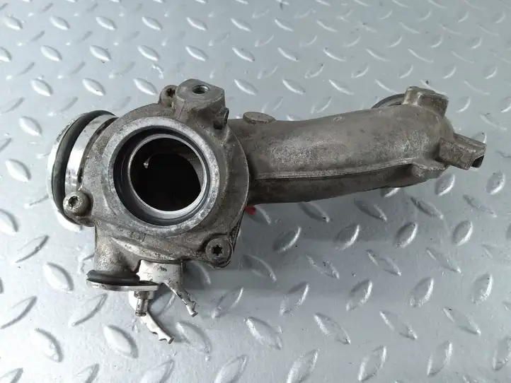 BMW 3 F30 F35 F31 (2012 - 2018) 8512394 Трубки интеркулера / Шланги интеркулера — фото 4