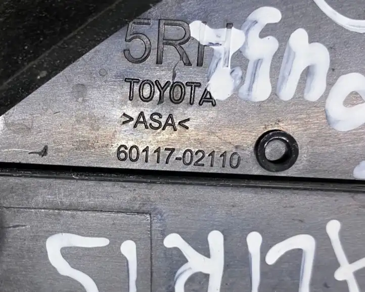 Toyota Auris E180 (2012 - 2018) 6011702110 Молдинг крыла — фото 5