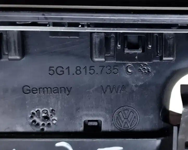 Volkswagen Golf VII (2013 - 2019) 5G1819743E Отделка магнитолы — фото 2
