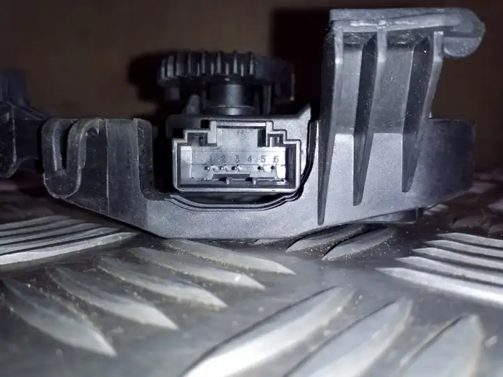 Volkswagen Polo (2005 - 2009) 0132801357 Двигатель задвижки потока воздуха — фото 3