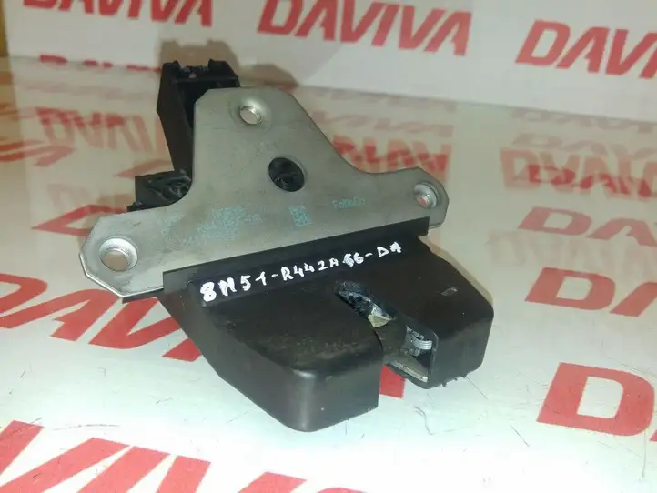 Ford Focus (2015 - 2019) 8M51-R442A66-DA Замок крышки багажника — фото 2