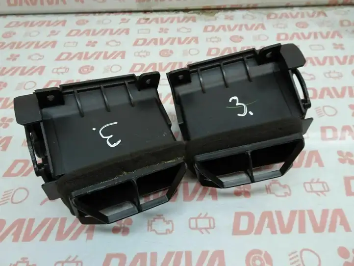 Nissan X-Trail T30 (2001 - 2007) 687618H300 Боковой воздушный дефлектор — фото 2