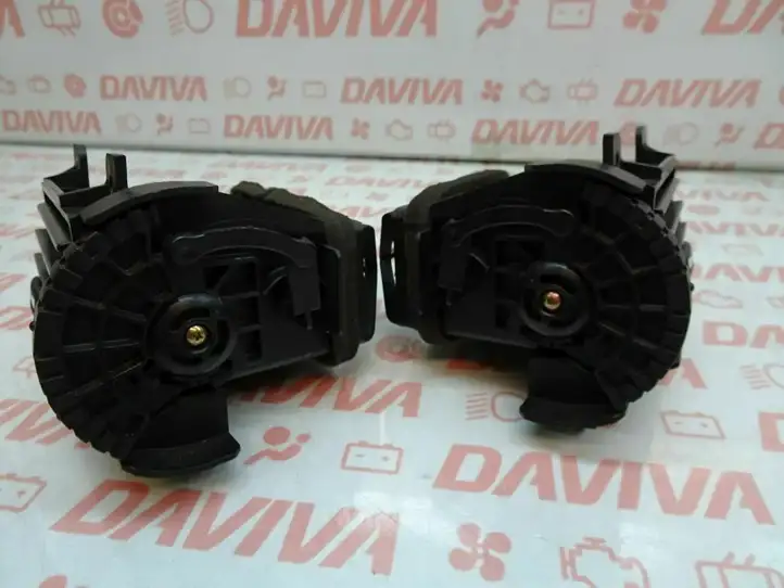 Nissan X-Trail T30 (2001 - 2007) 687618H300 Боковой воздушный дефлектор — фото 4
