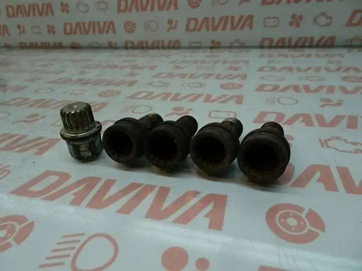 Toyota Avensis T250 (2006 - 2009) 00090-03006 Секретки для колёс — фото 2