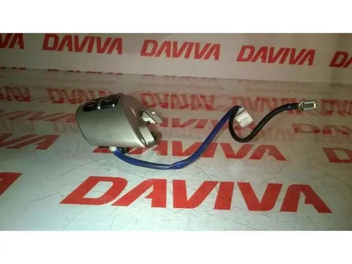 Toyota Yaris (2005 - 2009) LH75B412 Кнопки на рулевом колесе — фото 2