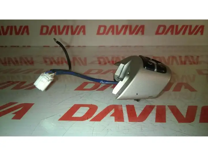 Toyota Yaris (2005 - 2009) LH75B412 Кнопки на рулевом колесе — фото 3