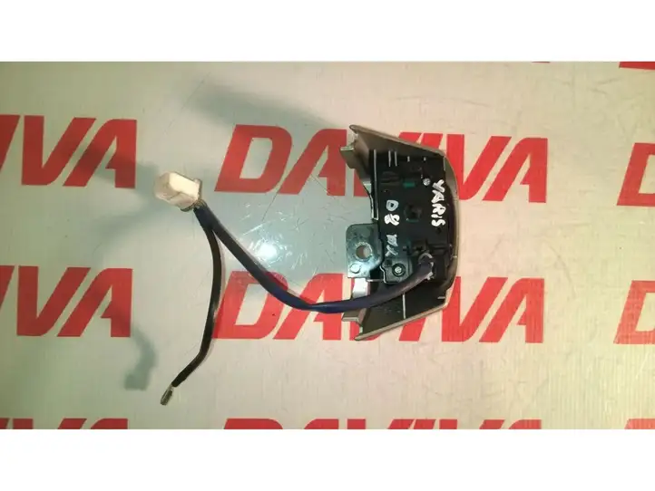 Toyota Yaris (2005 - 2009) LH75B412 Кнопки на рулевом колесе — фото 4