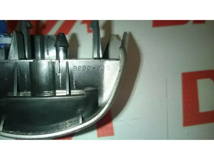 Toyota Yaris (2005 - 2009) LH75B412 Кнопки на рулевом колесе — фото 5