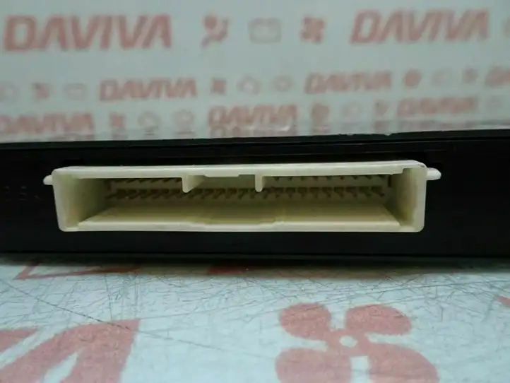 Toyota Prius (XW20) (2003 - 2009) 89618-47021 Модуль комфорта — фото 3
