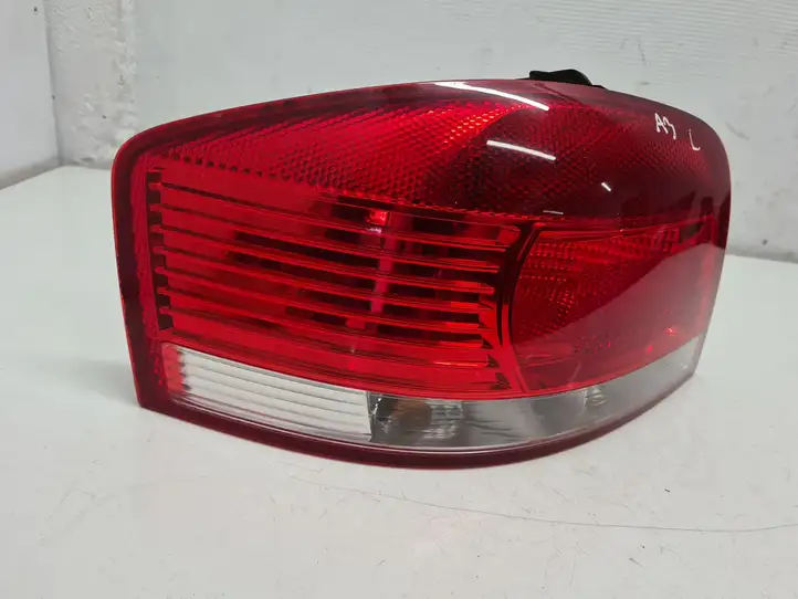 Audi A3/S3 8P (2003 - 2005) 8P0945095 Задний фонарь в кузове — фото 2