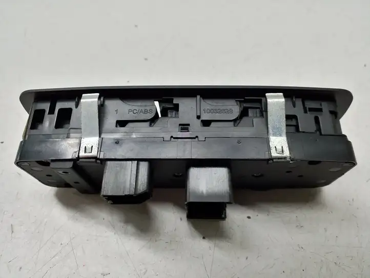 Chrysler Town & Country V (2010 - 2016) 04602535AH Блок кнопок стеклоподъемников — фото 6