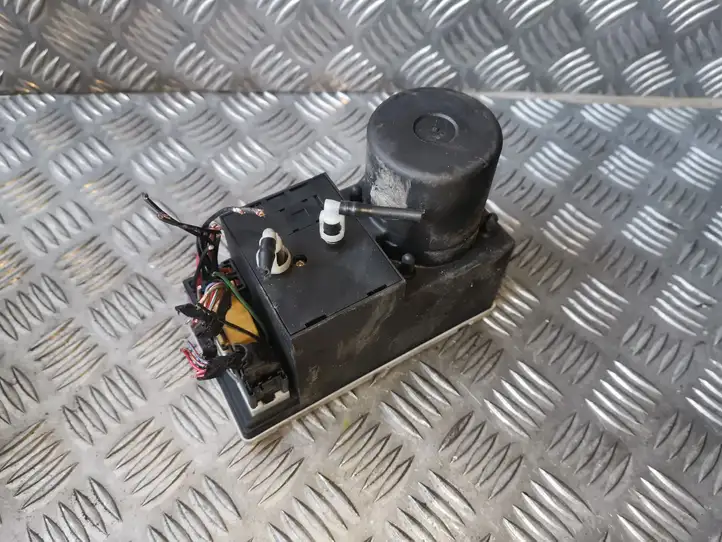 Audi A3/S3 8L (1996 - 2000) 8L0862257L Вакуумный насос центрального замка — фото 1